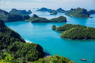 Embark on an exciting Hundred Islands tour in Pangasinan Province