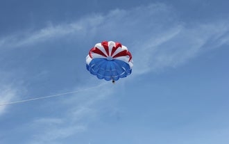 The thrill of soaring above blue waters defines this private parasailing activity in Boracay Island, which is ideal for cruise passengers.