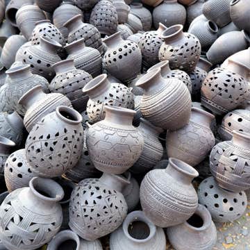 Ilocos Sur Tour to Local Production Sites, Weaving & Empanada-Making with Transfers from Vigan