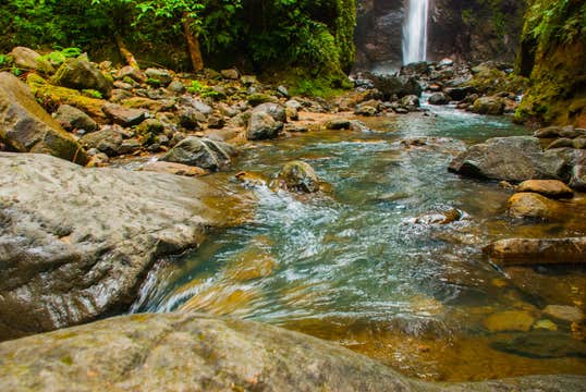Tour to Casaroro Falls in Negros Oriental Province from Dumaguete City or Valencia Town with Lunch