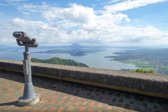 Tagaytay Palace in the Sky Taal View & Farms Shared Day Tour with Lunch & Transfers from Manila