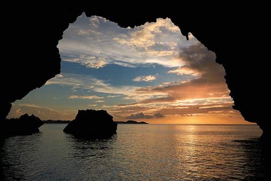 Guimaras Top Land Attractions & Igang Bay Island Hopping Tour with Lunch