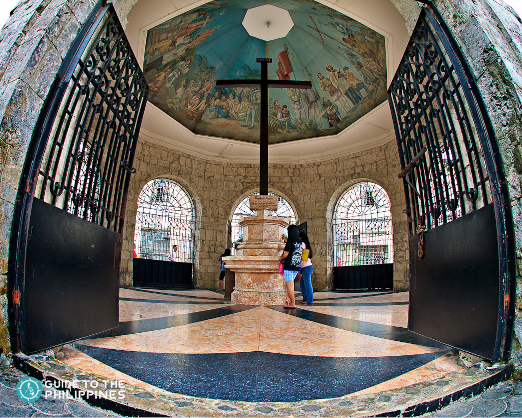 Check out Magellan’s Cross on your Cebu City tour