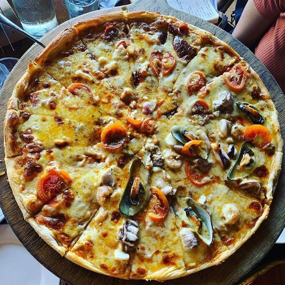 El Nido Boutique & Art Cafe's pizza