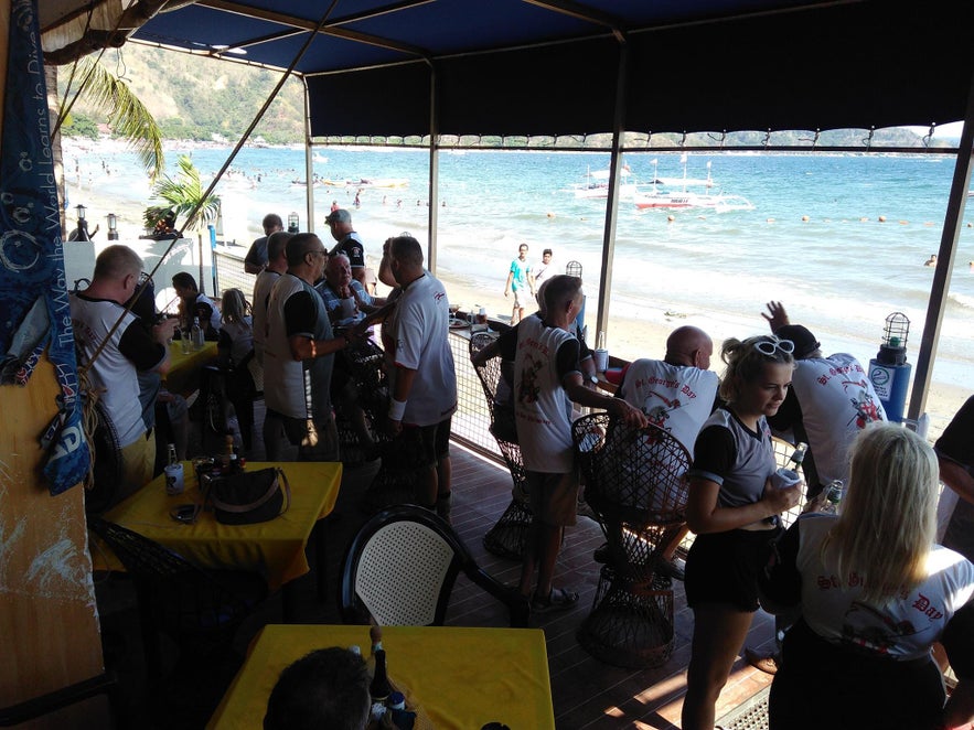 Mango's Beach Bar and Restaurant at lunch time Mango's Beach Bar and Restaurant at lunch time