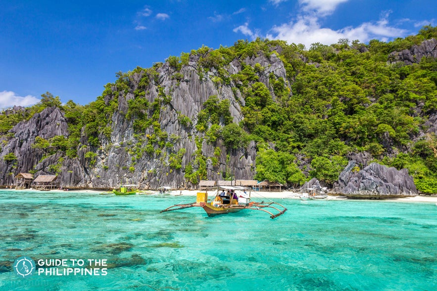 Enjoy a Coron island hopping tour Enjoy a Coron island hopping tour