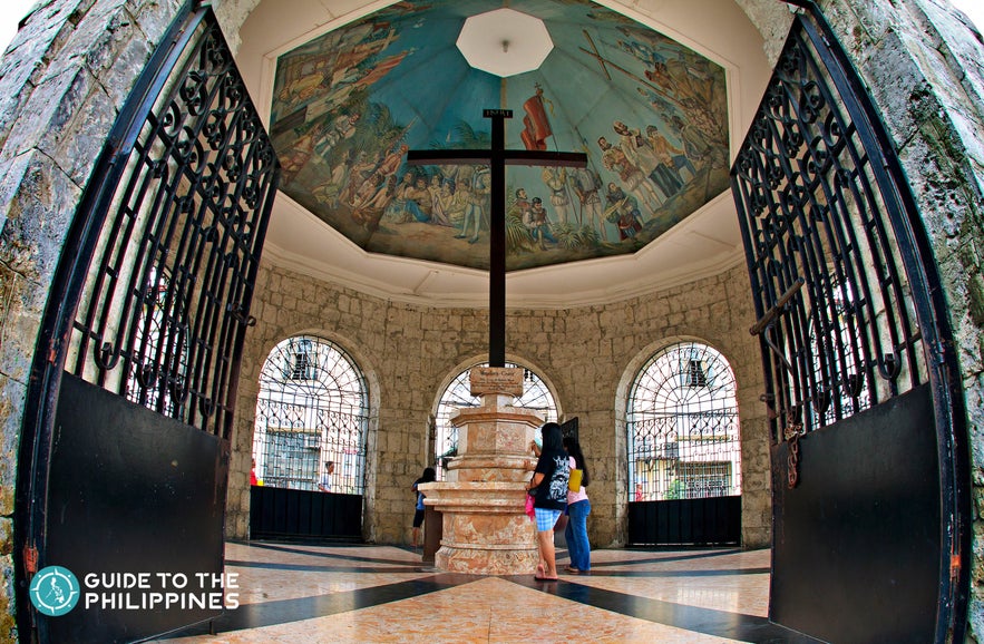 Magellan’s Cross monument marks the exact spot where Portuguese explorer Ferdinand Magellan planted a wooden cross on Cebu Island. Magellan’s Cross monument marks the exact spot where Portuguese explorer Ferdinand Magellan planted a wooden cross on Cebu Island.