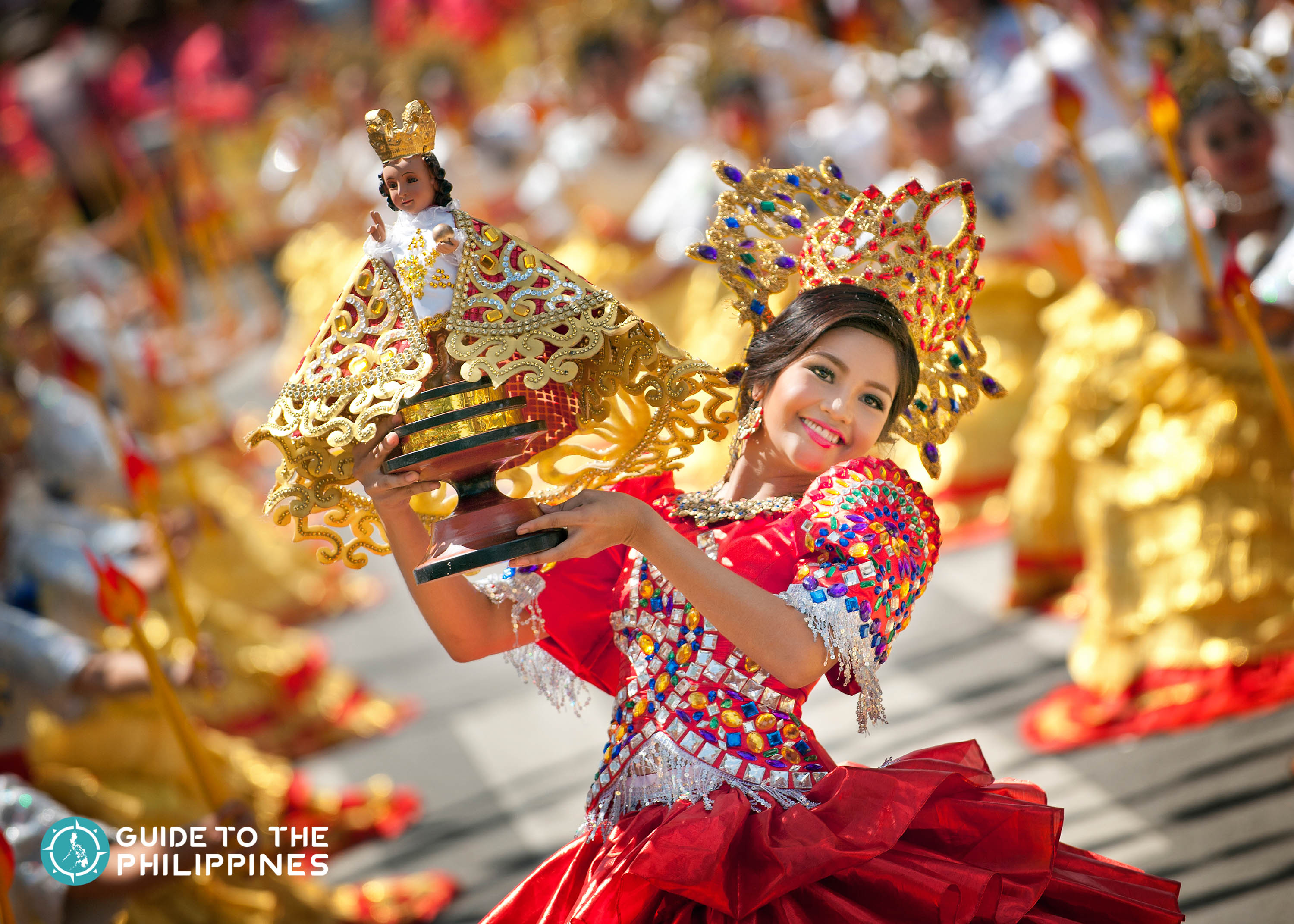Street performer holding a Sto. Ni&ntilde;o during Sinulog festival