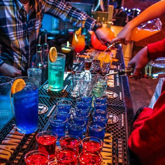 奎松市托马斯莫拉托的 Taggo 酒吧