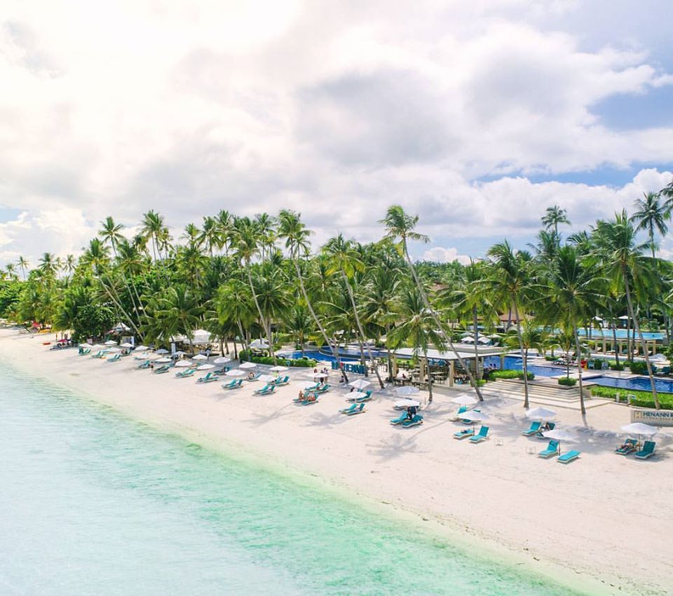 薄荷岛阿罗娜海滩赫纳度假村的海滨