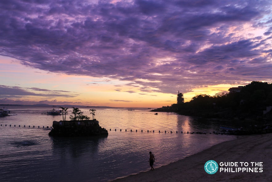 Watch the sunset by this Cebu beach Watch the sunset by this Cebu beach