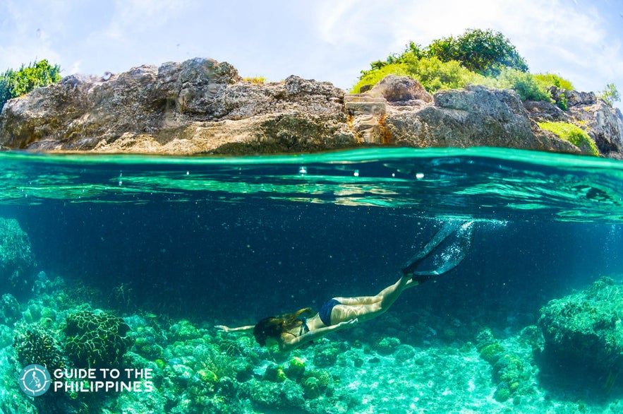Woman diving in Pescador Island Woman diving in Pescador Island