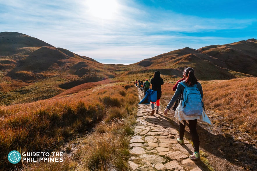 Hikers traverse to Mt. Pulag, Benguet Hikers traverse to Mt. Pulag, Benguet