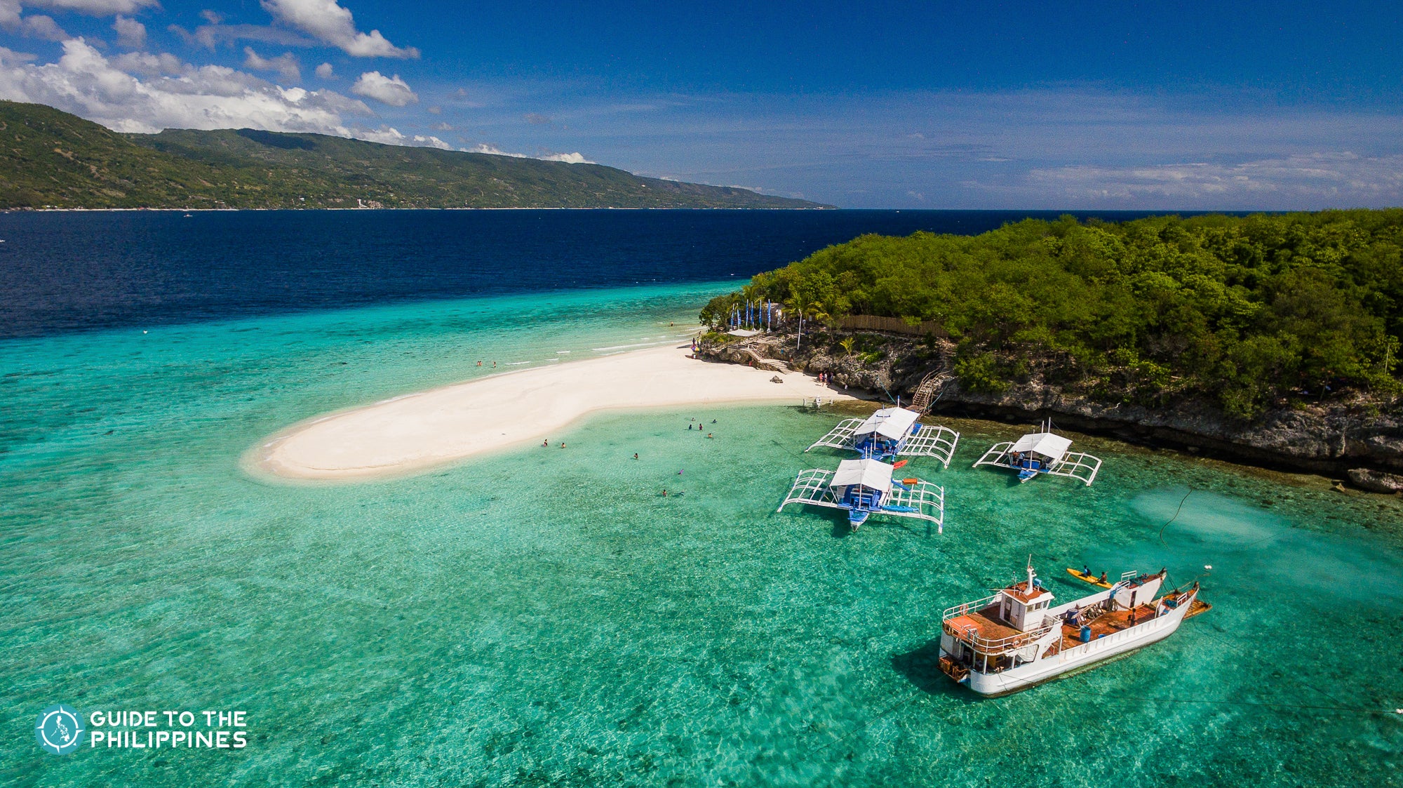 The famous white sandbar of Sumilon Island in Oslob town