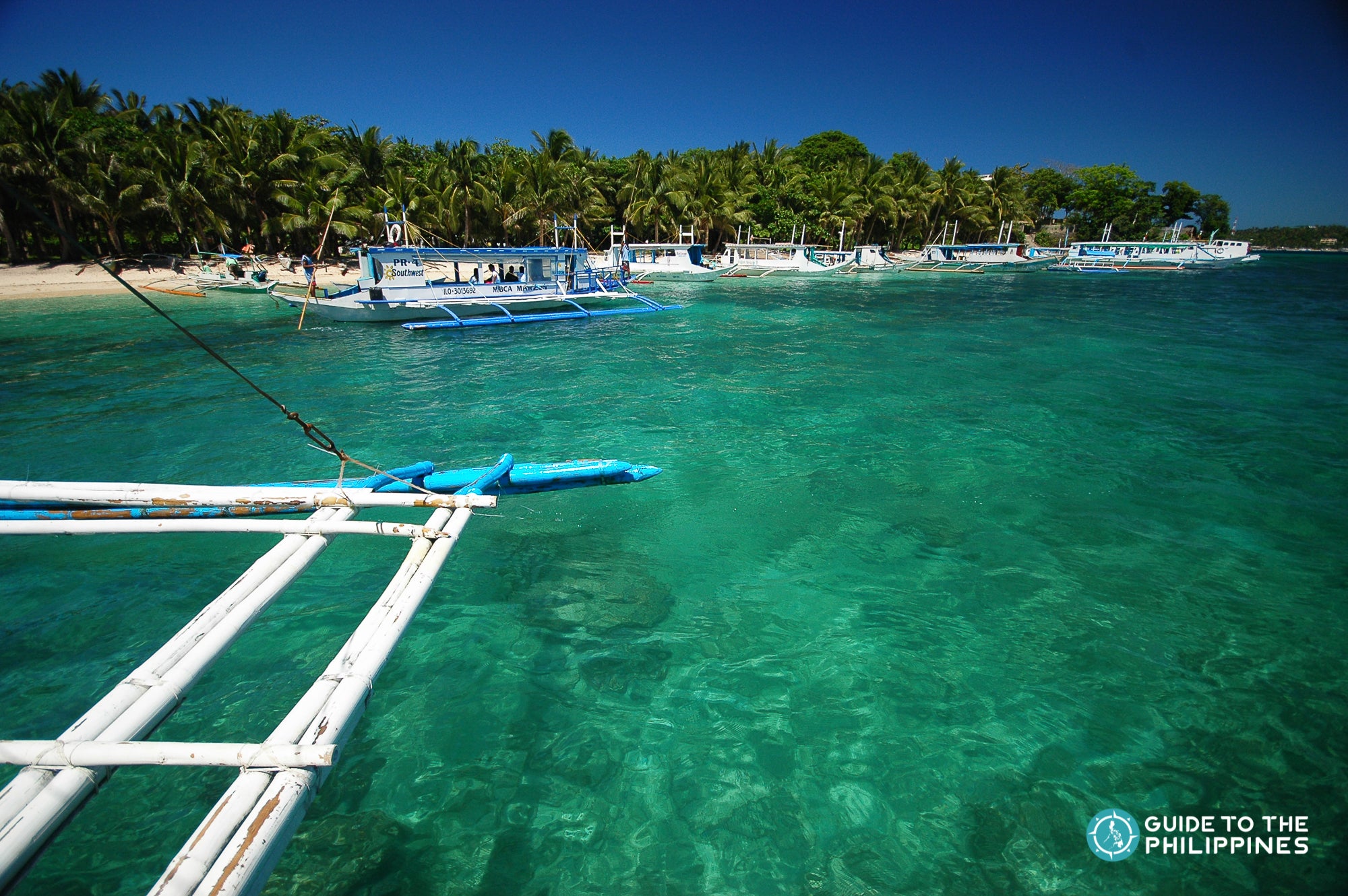 Boat going to Nalusuan Island 