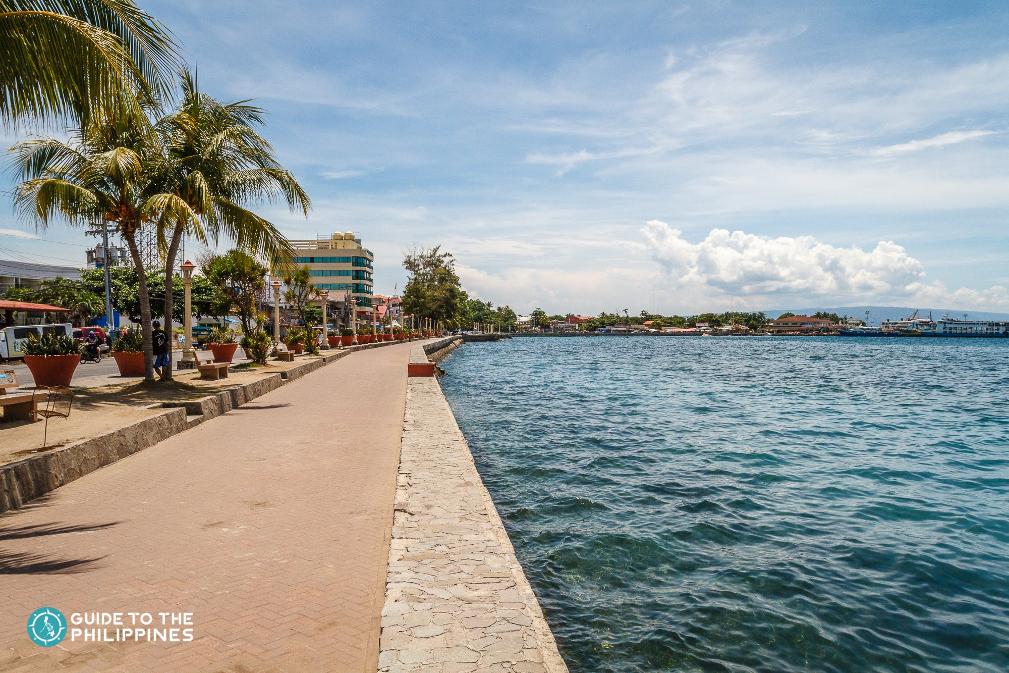 Shore side of Roxas boulevard in Dumaguete