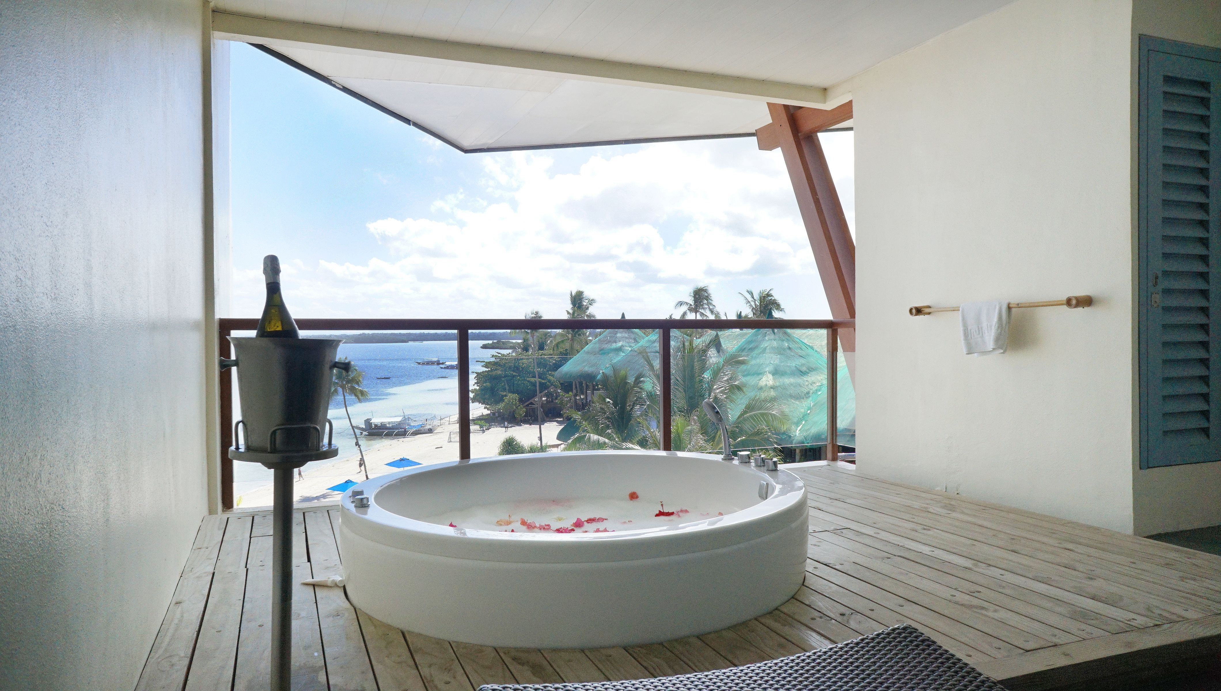 벨뷰 리조트 벨뷰 스위트룸의 전용 자쿠지 벨뷰 리조트 벨뷰 스위트룸의 전용 자쿠지