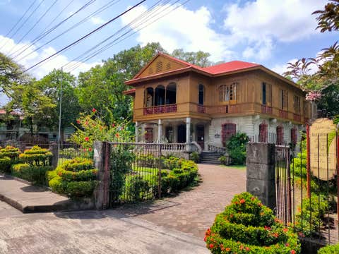 Private Historical Tour of Bacolod City & The Ruins with Transfers