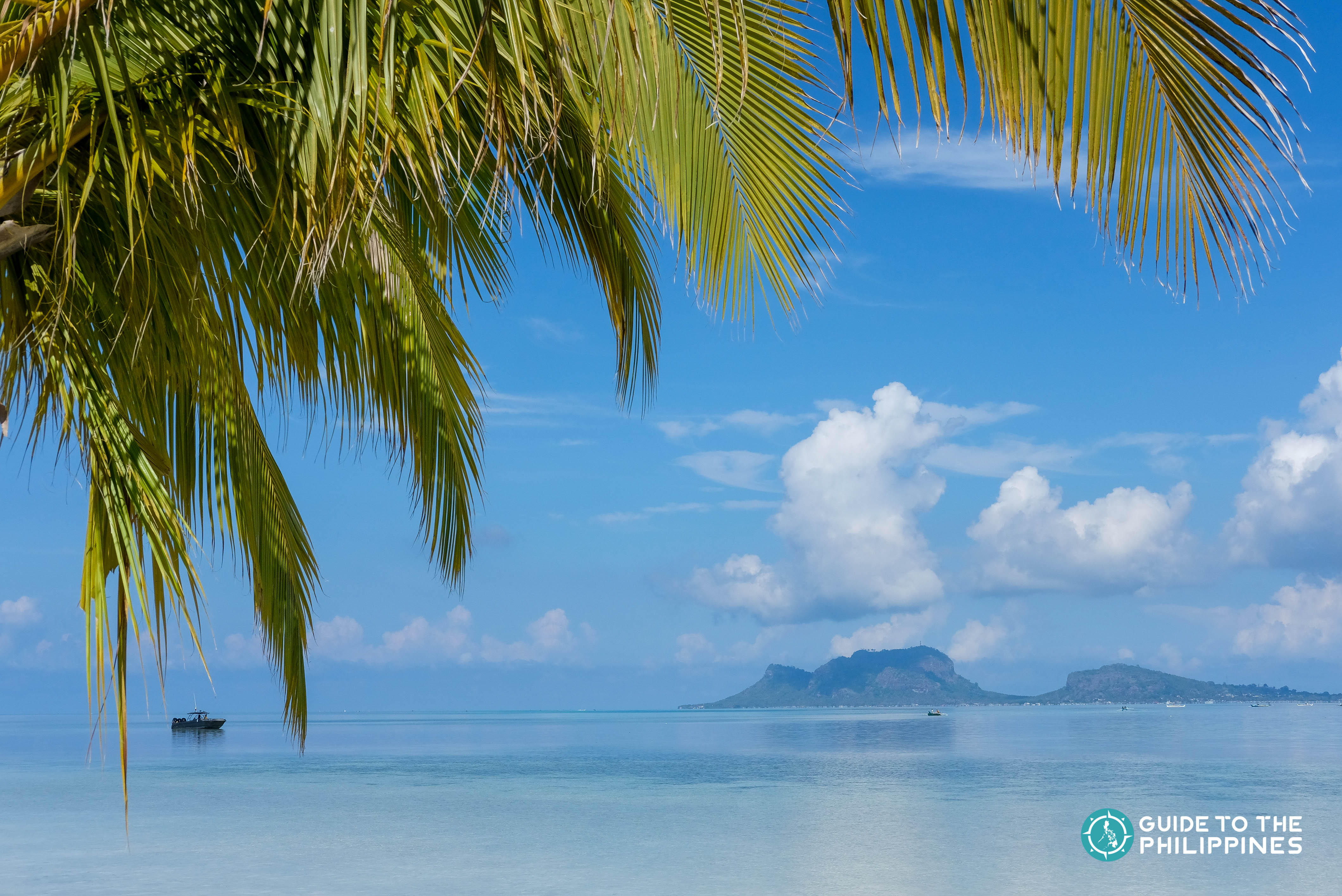 ​​Beach view on Sangay Siapo Island in Tawi-Tawi, Philippines