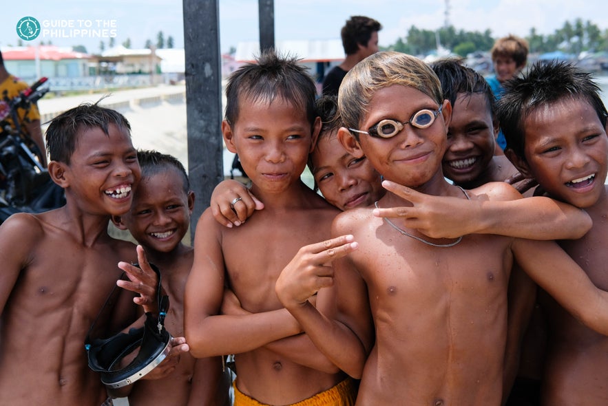 Local kids in Tawi-Tawi, Philippines Local kids in Tawi-Tawi, Philippines