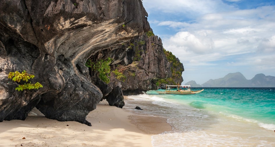 Shores of Entalula Island in El Nido, Palawan