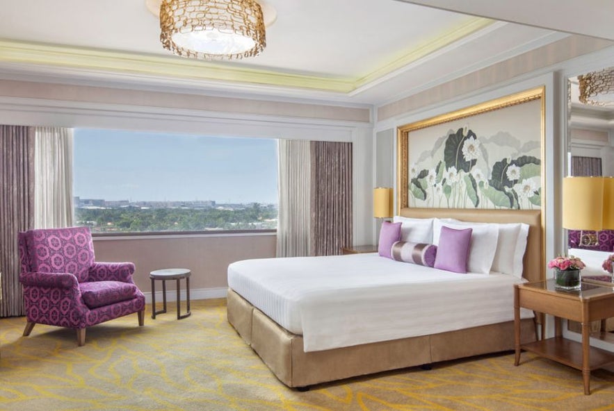 A deluxe room in Dusit Thani Manila A deluxe room in Dusit Thani Manila