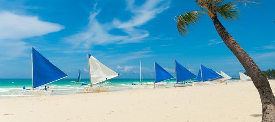 Aklan_Boracay_Paraw Sailing boats_Shutterstock_91077203-min (1).jpg
