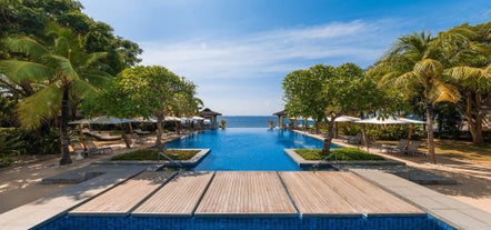 Infinity pool of Crimson Mactan Resort