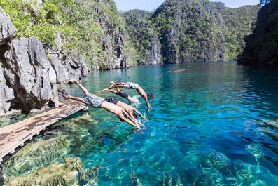 People diving to Kayangan Lake in Coron