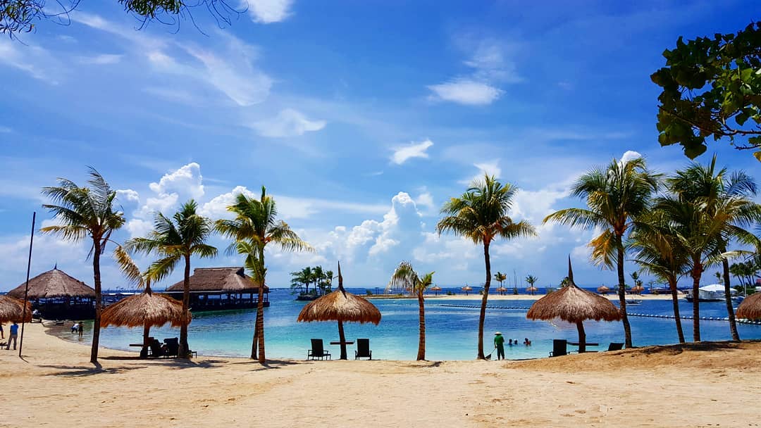 Beach area in Bluewater Maribago Beach Resort