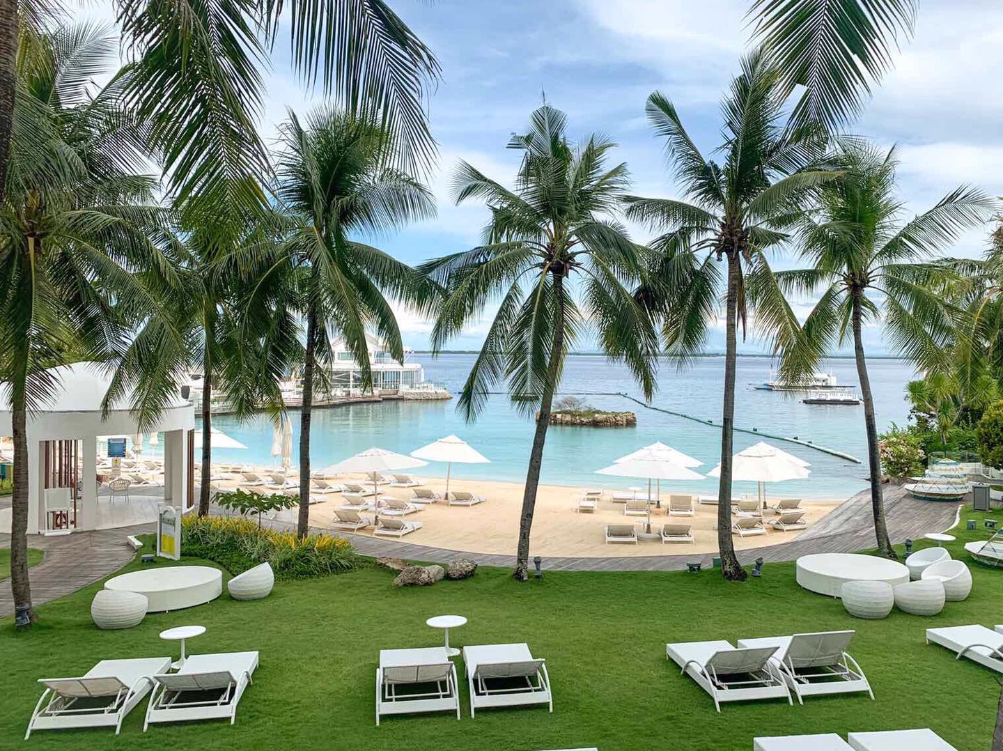Lounge area in Movenpick Hotel Mactan Island Cebu