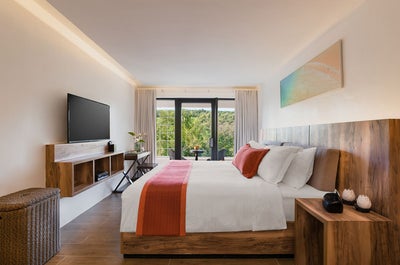 King-sized bed of Garden Suite at Club Paradise Resort