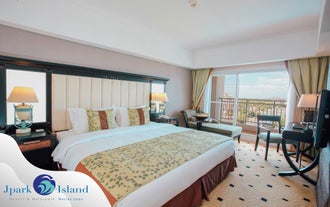 Bedroom with an overlooking view of Mactan in Jpark Island Resort