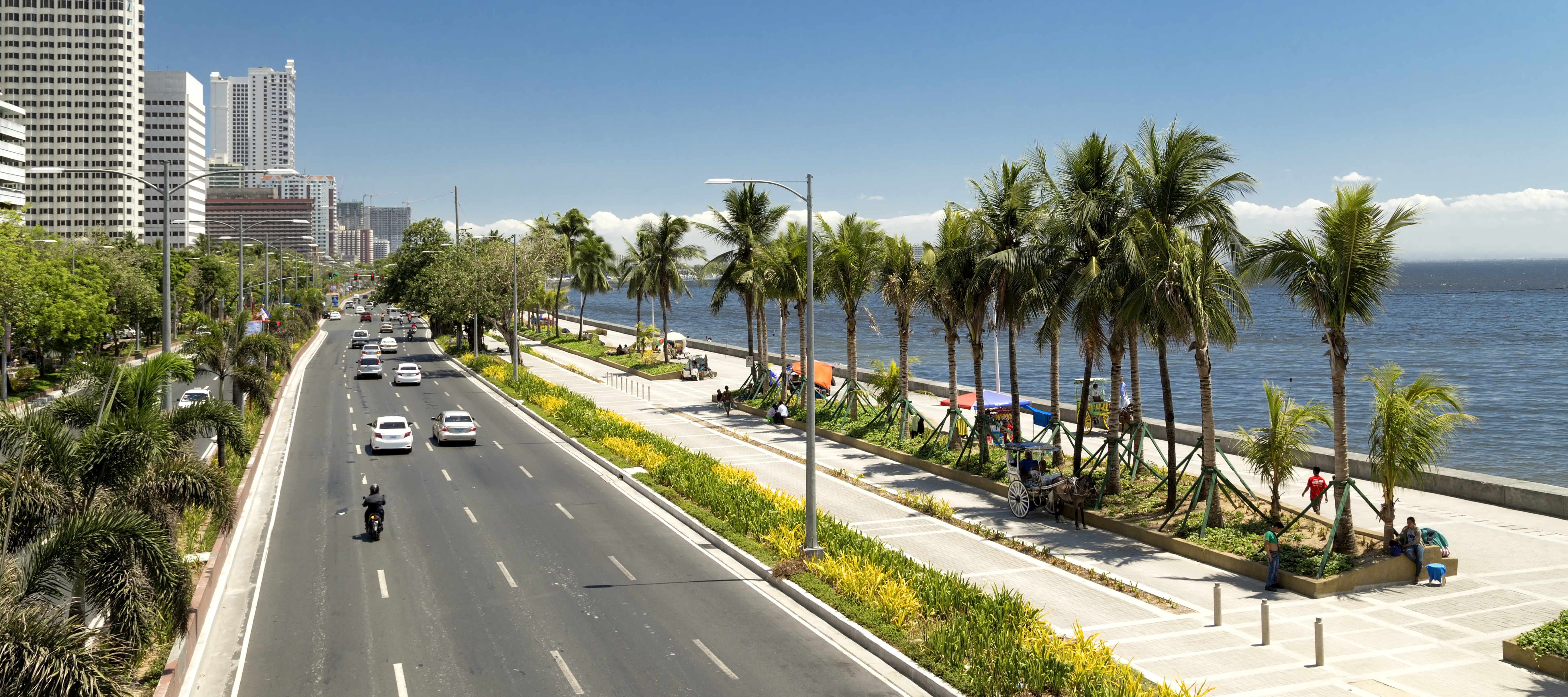Roxas Boulevard in Metro Manila Roxas Boulevard in Metro Manila