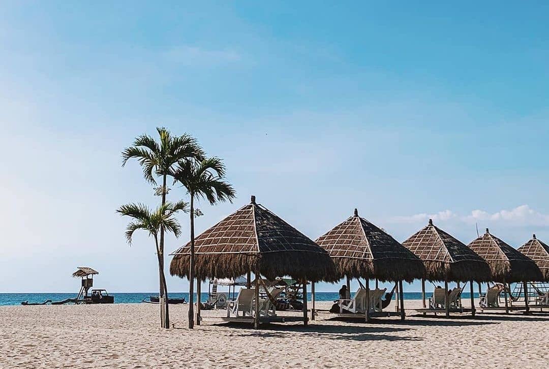 Beachfront huts in Crystal Beach Resort