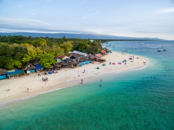 Scenic white sand beaches of Moalboal