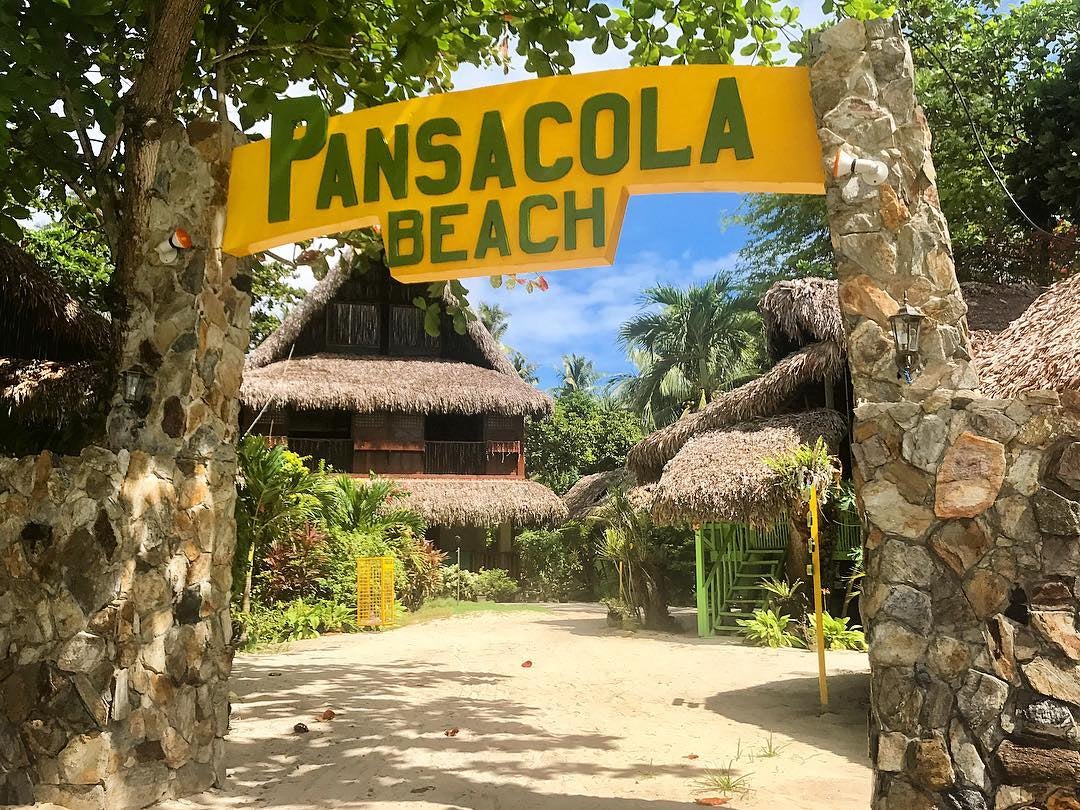 Entrance arc in Pansacola Beach Resort