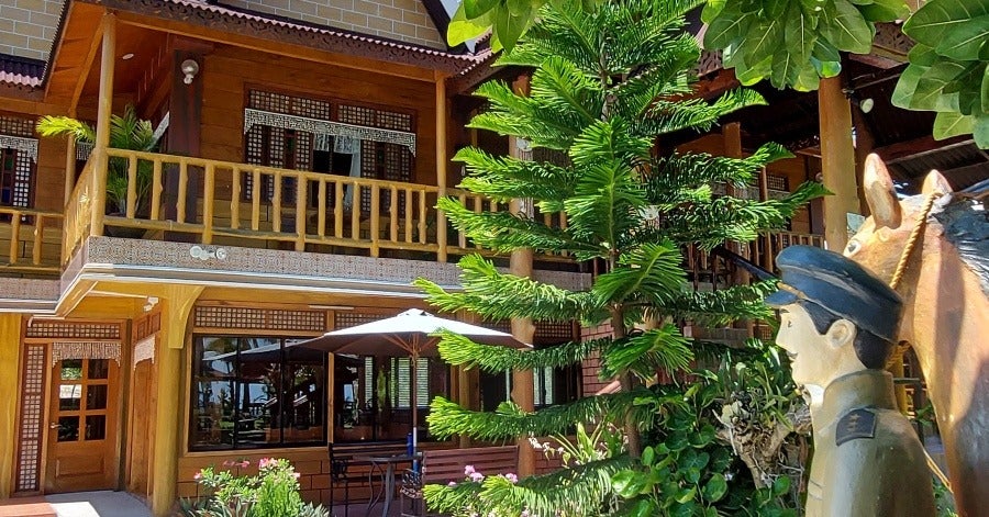 Facade of a wooden house in Punta Tierra Blanca Beach Resort