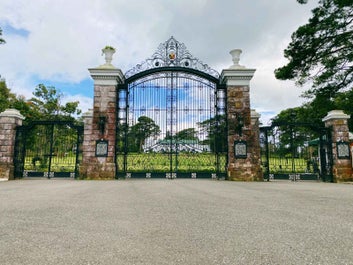 Front view of The Mansion House, the official summer residence of Presidents