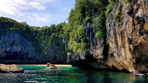 Cliffs outside Puerto Princesa Underground River