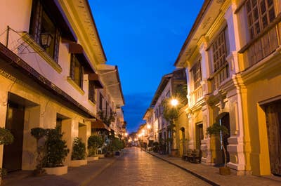 Streets of Calle Crisologo at night