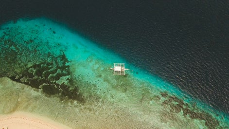 Deep blue waters of Pamilacan Island in Bohol