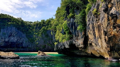 Rock cliffs outside Puerto Princesa Underground River