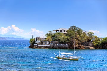 12 Best Batangas Tourist Spots: Beaches, Islands, Mountains