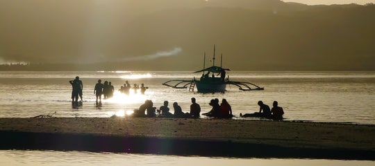 People watching the sunet on Alibijaban Island-2.jpg