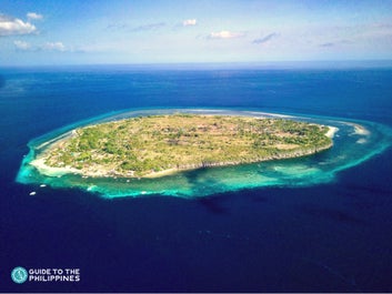 Blue waters of Pamilacan Island in Bohol