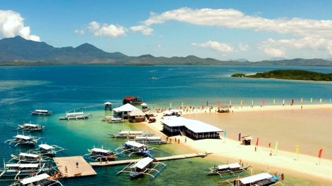 Island-hopping experience in Honda Bay Palawan