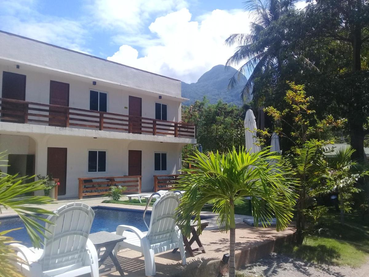 Ara Beach Resort's poolside