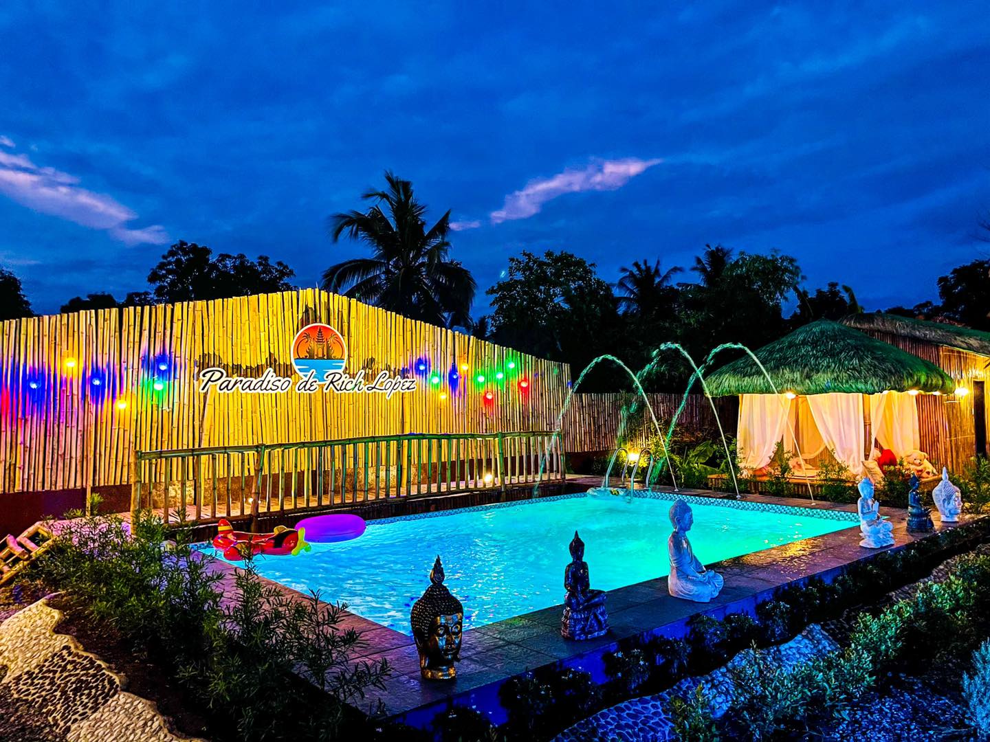 The pool area of Paradiso de Rich Lopez The pool area of Paradiso de Rich Lopez
