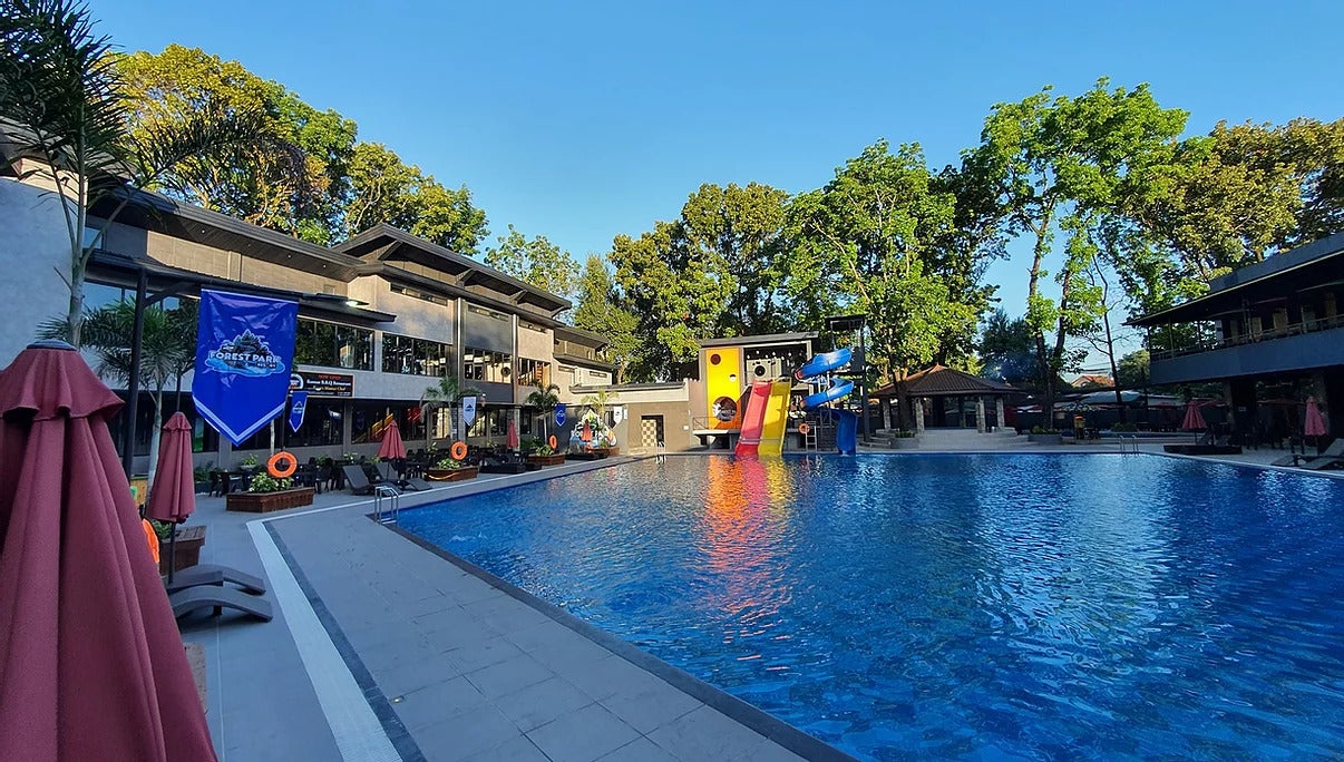 Main pool of New Forest Park Resort